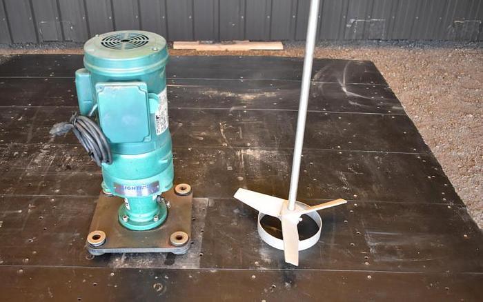 Used USED LIGHTNIN TOP ENTRY MIXER, MODEL EV5075, 0.75 HP