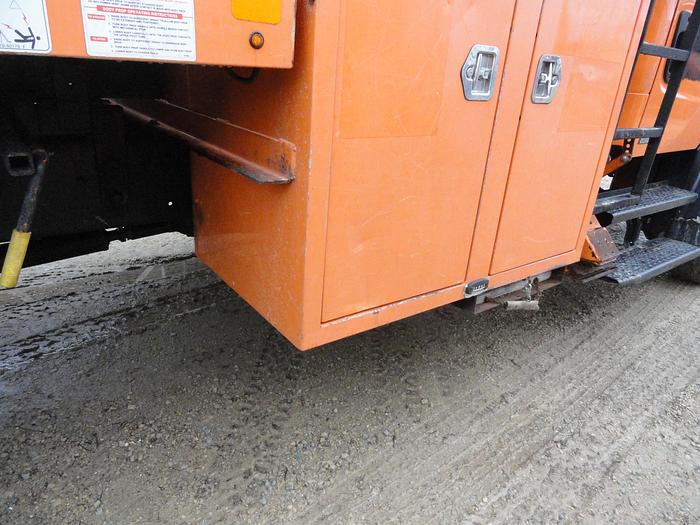 Used 2011 Freightliner / Altec BUSINESS CLASS M2 106 / LRV -55