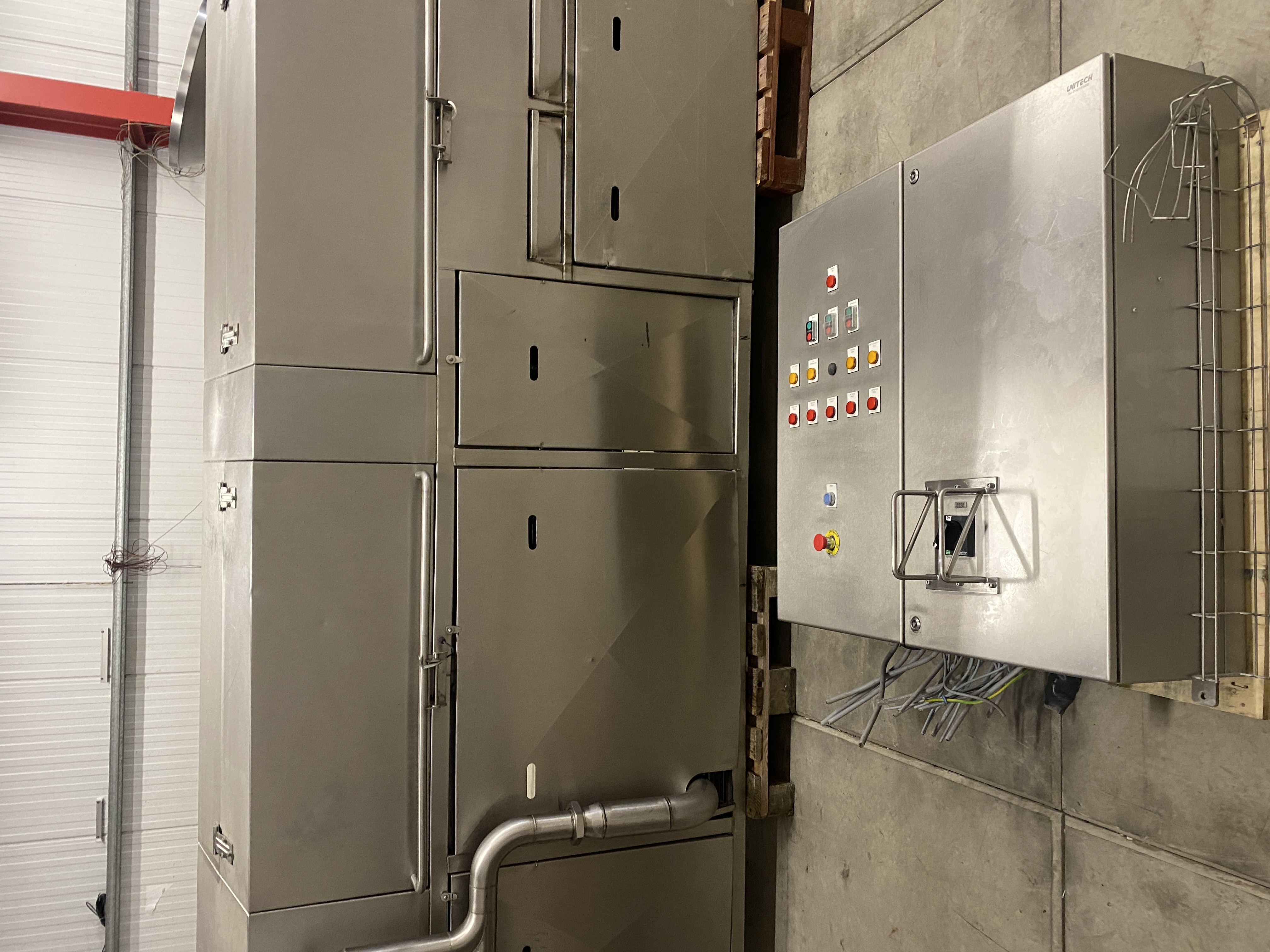 Used Unitech crate washer Single track washer with exit conveyor