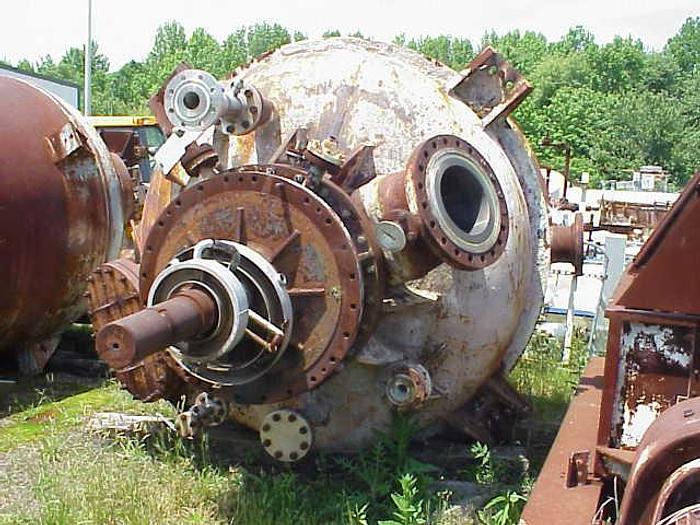 Used 1500 GALLON HITACHI STAINLESS STEEL ESTERIFICATION/POLYMERIZATION REACTORS (7 AVAILABLE)