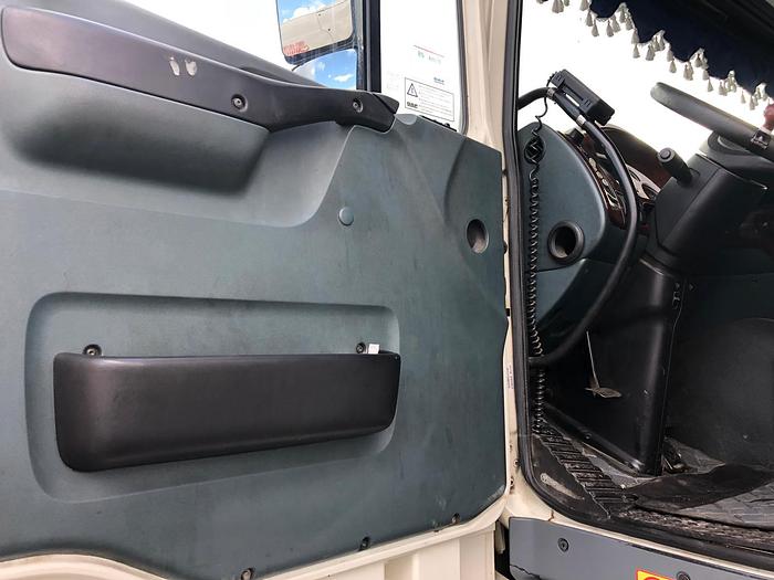 Used 2004 DAF 95 XF 480 6x2 MANUAL EURO 4