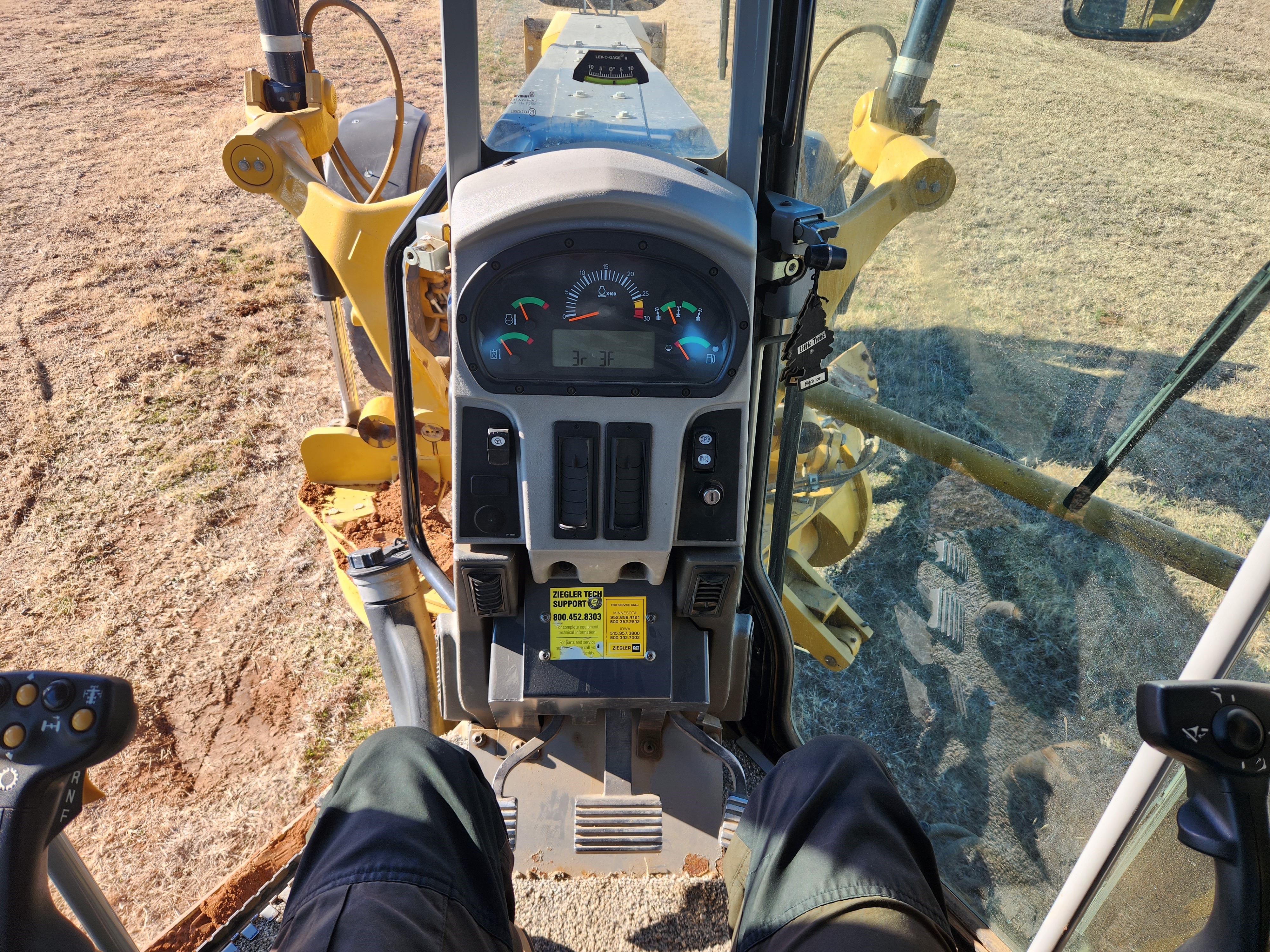 Used 2010 Caterpillar 160M with 14' board and removable snow wing