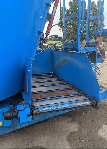 Used 2013 Patz 2400 Series II Vertical Feed Mixer