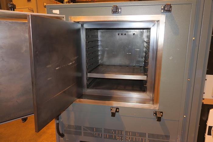 Used 20"W x 20"H x 18"L Blue M IGF-6680E Inert Gas Cabinet Oven, 1100°, Electric