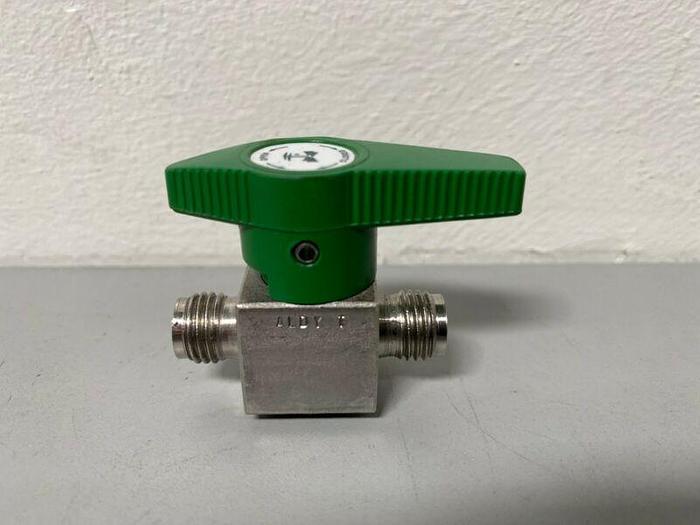 Used Swagelok SS-4P4T-TE Stainless Steel Quarter-Turn Plug Valve w/ 1/4" Tube Fitting