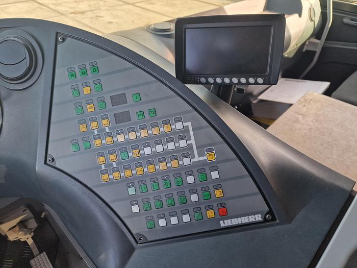 Used 2012 Liebherr LTM1220-5.2