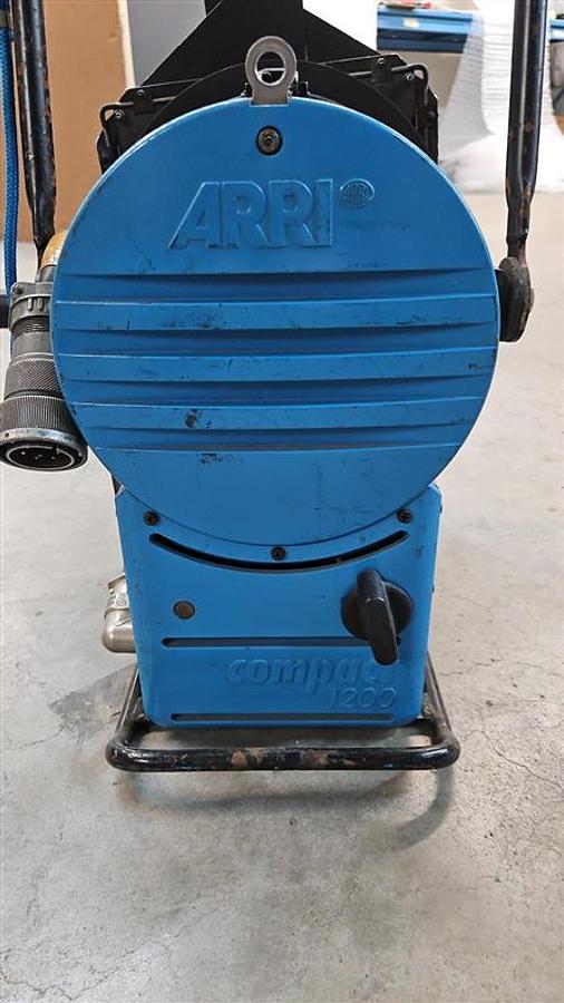 Used ARRI Daylight Compact 1200W, Mounted Fresnal Light