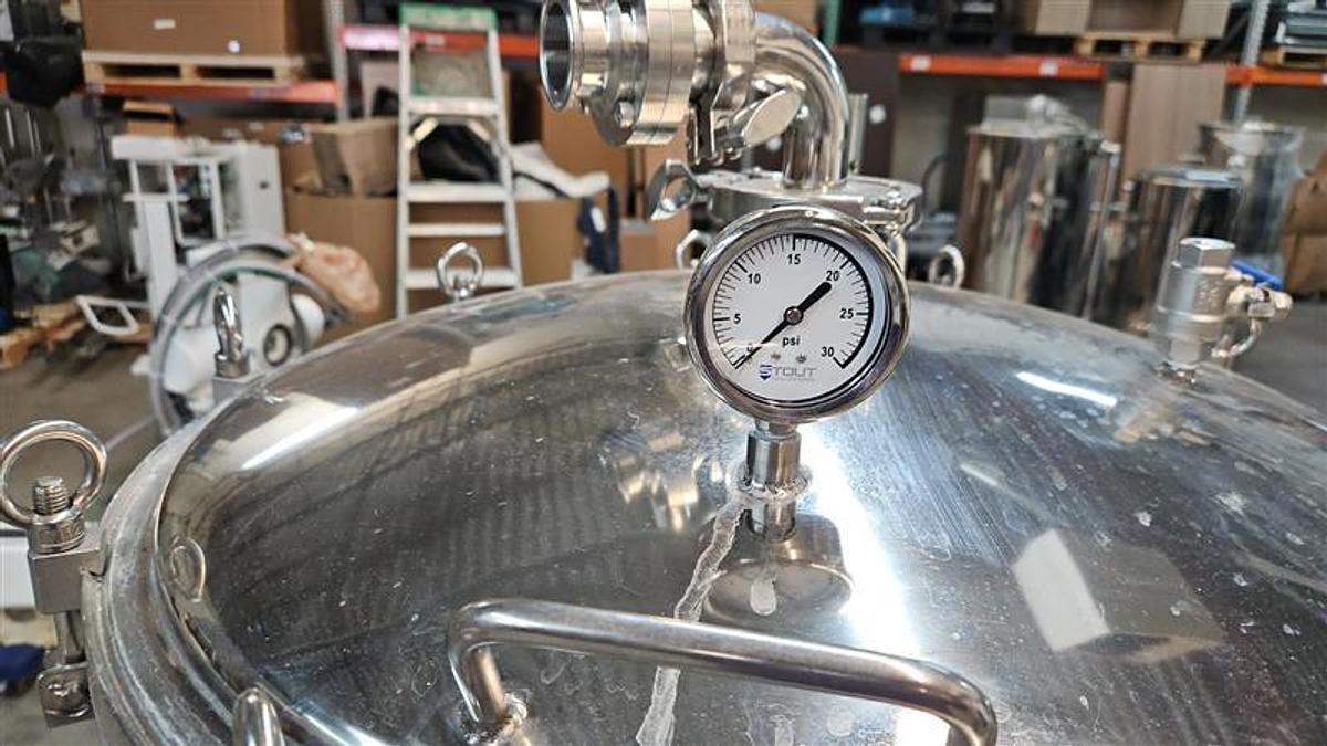 Used STOUT T&K 68 Gal/2 BBL NON-Jacketed Brite Beer Tank with Wheels - BB68WH-FV