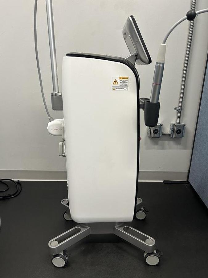 Used 2022 Lutronic Lutronic Genius