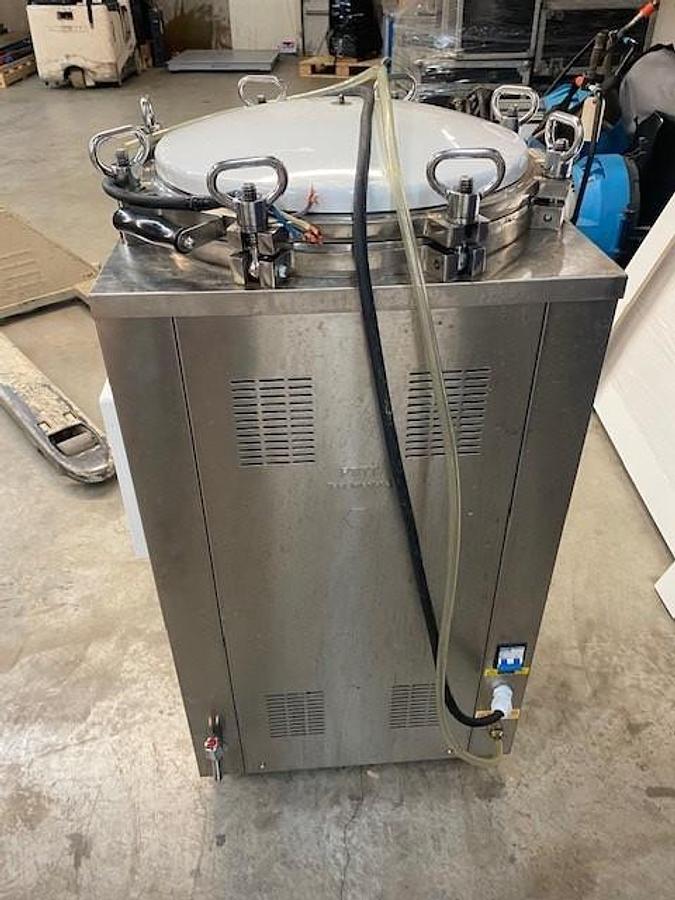 Used 35L-150L Vertical Pressure Steam Autoclave Sterilizer - LS 100LD