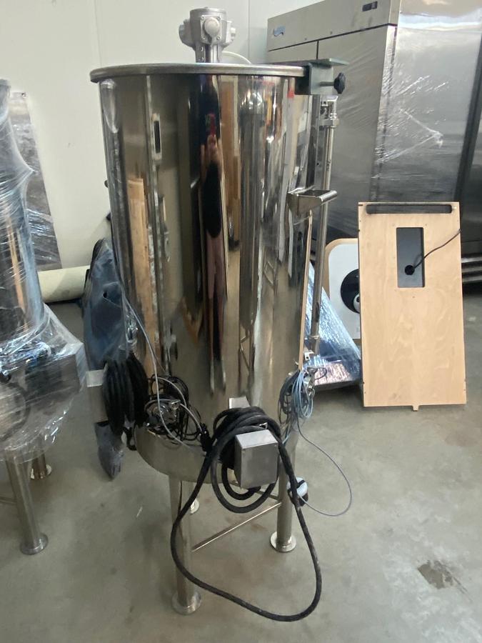 Used STOUT T&K 45 Gal. Electrically Heated Brew Kettle - BK45EL-LEGS