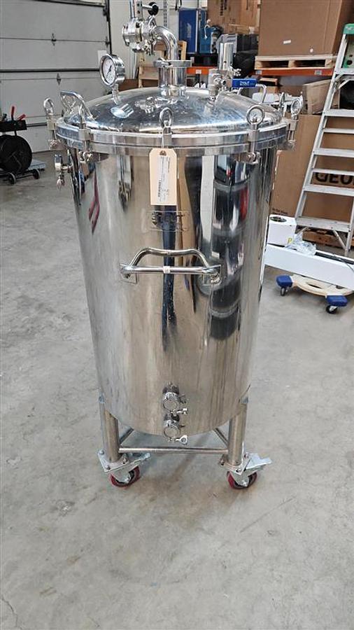 Used STOUT T&K 68 Gal/2 BBL NON-Jacketed Brite Beer Tank with Wheels - BB68WH-FV