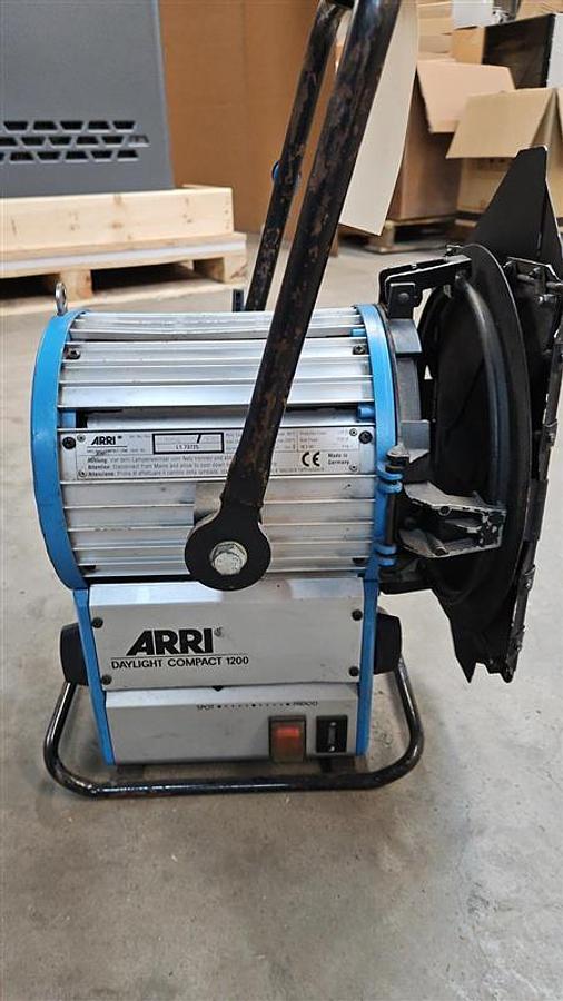 Used ARRI Daylight Compact 1200W, Mounted Fresnal Light