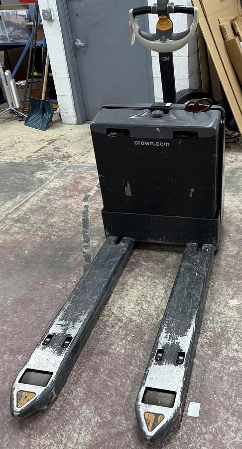 Used Crown WP3035-45 4500lb. Electric Pallet Jack | Not working or Parts