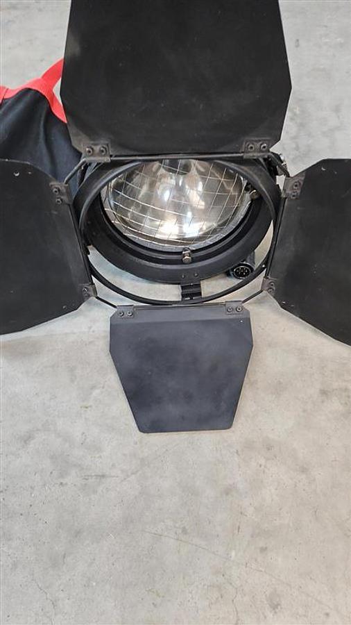 Used LTM Cinepar 2500W, Mounted Fresnal Light