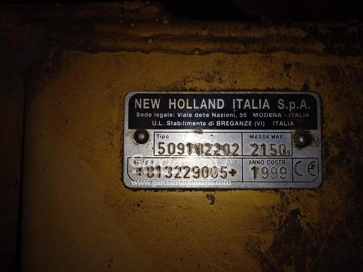 Usado NEW HOLLAND CORTE MAÍZ 6 HILERAS