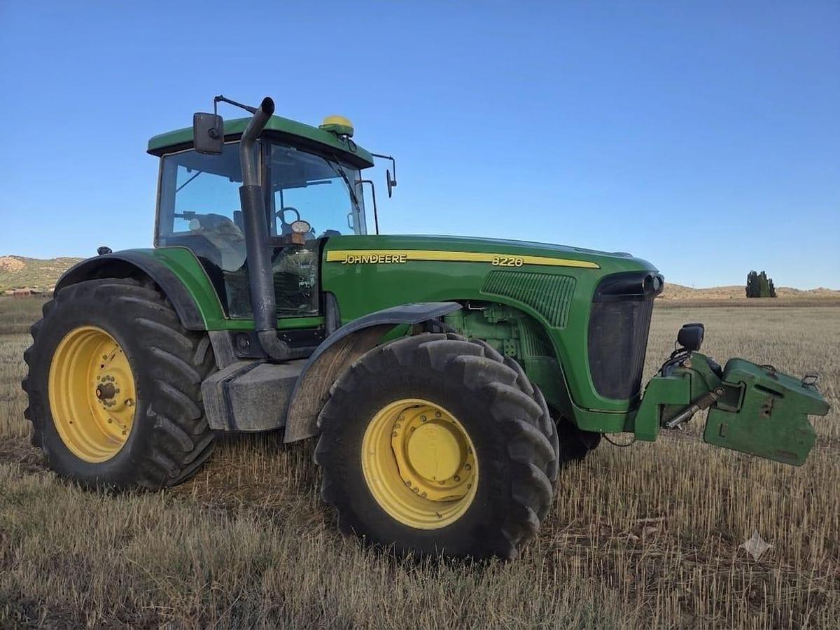 Usado 2002 JOHN DEERE 8220