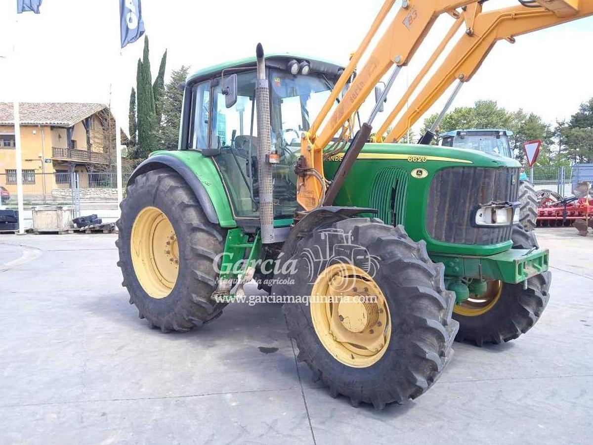 Usado Tractor JOHN DEERE 6620 PALA TENÍAS B3 | 135 C.V. 11.800 horas