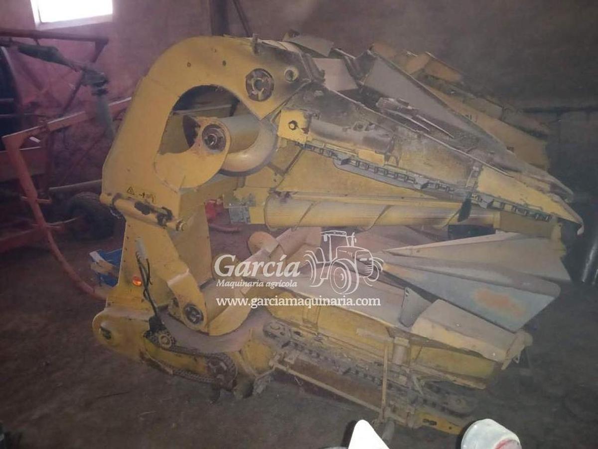 Usado NEW HOLLAND CORTE MAÍZ 6 HILERAS