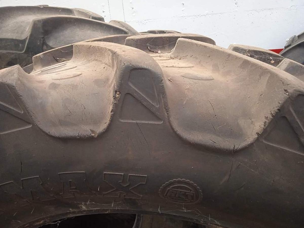 Usado BKT 520/70 R38
