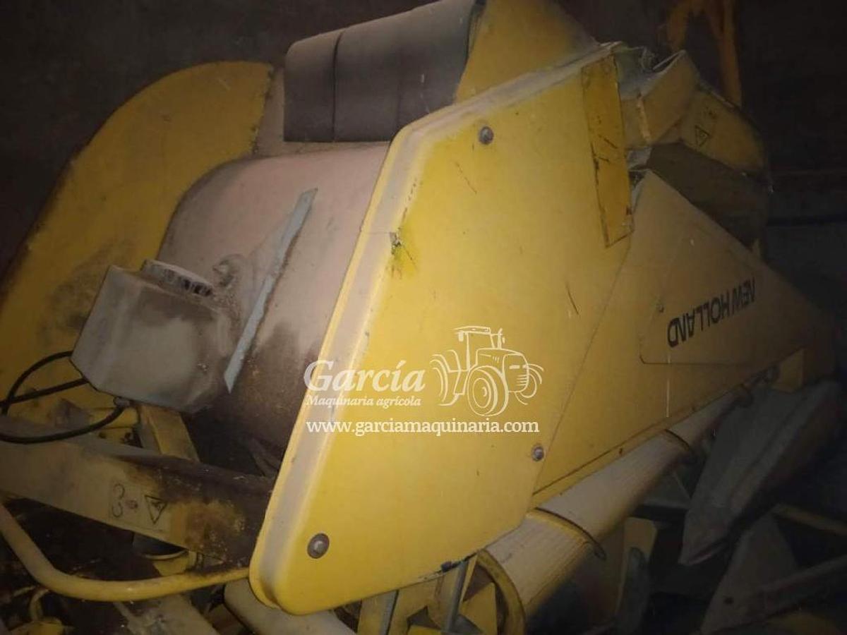 Usado NEW HOLLAND CORTE MAÍZ 6 HILERAS