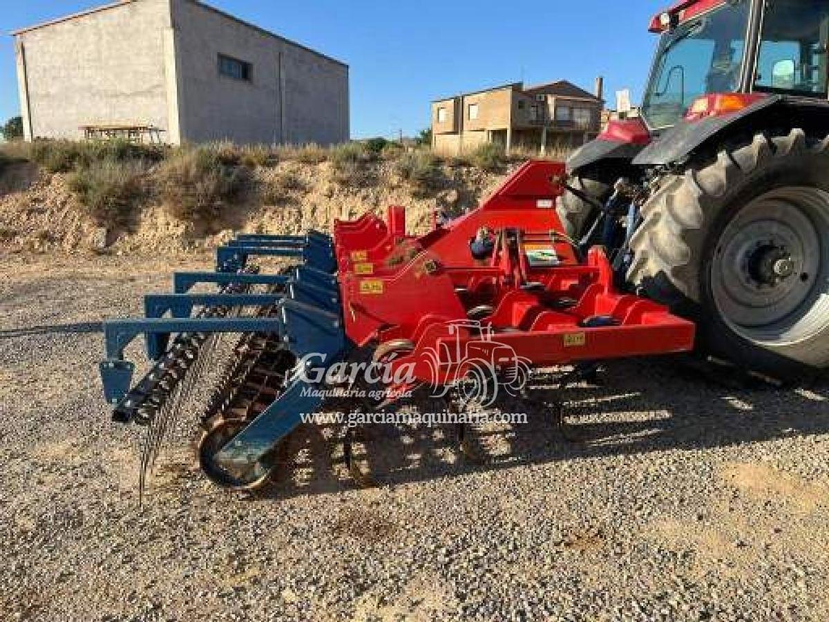 Usado Apero FERROSA SEMICHISEL 3 FILAS