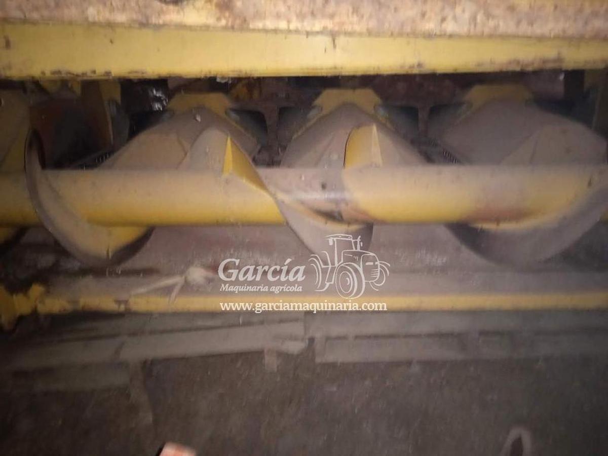 Usado NEW HOLLAND CORTE MAÍZ 6 HILERAS