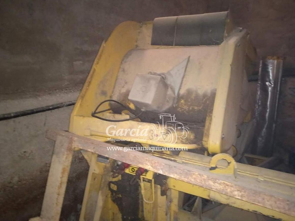 Usado NEW HOLLAND CORTE MAÍZ 6 HILERAS