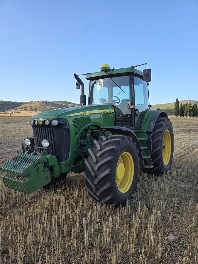 Usado 2002 JOHN DEERE 8220