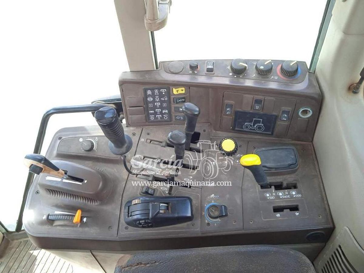 Usado Tractor JOHN DEERE 6620 PALA TENÍAS B3 | 135 C.V. 11.800 horas