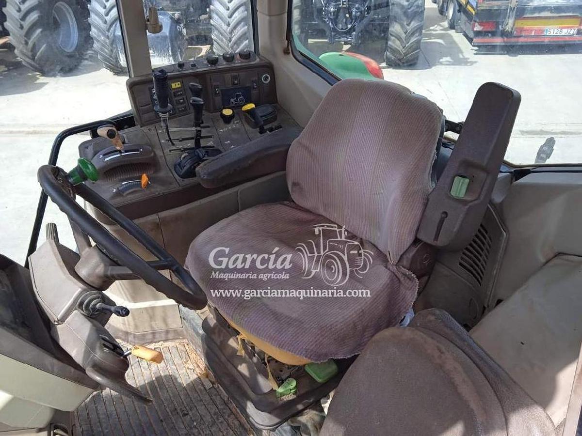 Usado Tractor JOHN DEERE 6620 PALA TENÍAS B3 | 135 C.V. 11.800 horas