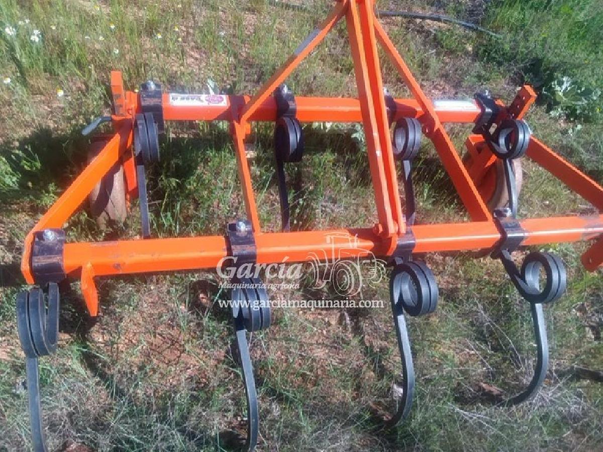 Usado Apero NOLI CULTIVADOR 9 BRAZOS TRACTOR 50-60 CV