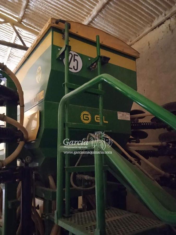 Usado Apero GIL SEMBRADORA DE DISCOS AIRSEM