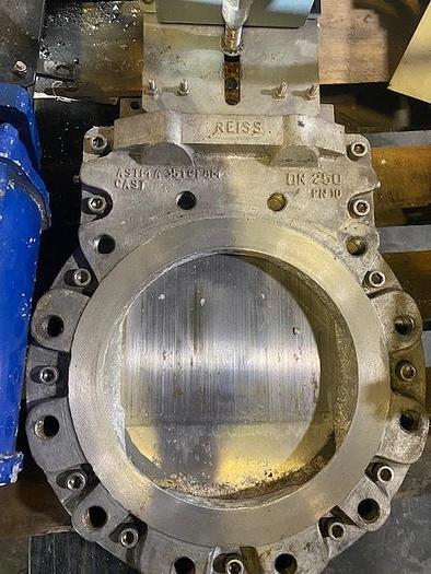 Used 10" REISS PNEUMATIC KNIFE GATE VALVE S/S
