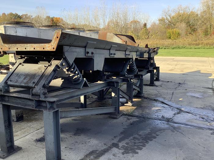 Used CARRIER SHAKER CONVEYOR