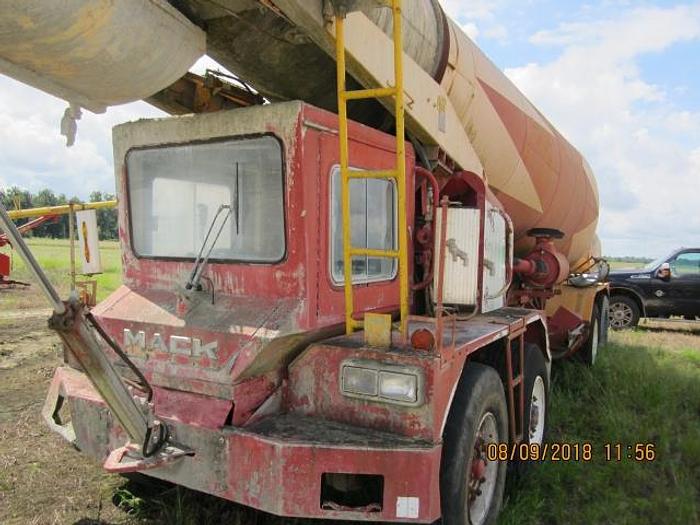Used 1990 Mack Front Discharge Concrete Mixer Truck