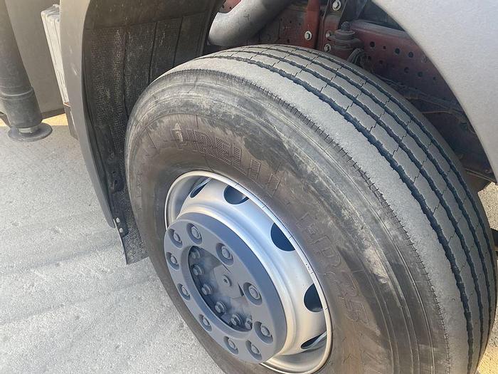 Usato 2002 iveco EUROTECH 260E28 CON GRU