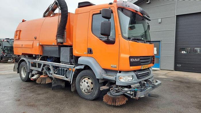 Gebruikt 2007 DAF LF55 + Johnston Beam VS650