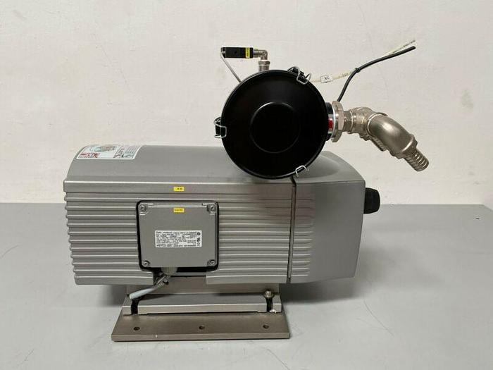 Used Becker VT 4.25 Rotary Vane Oil-Less Vacuum Pump w/ Vacuum Switch & Filter