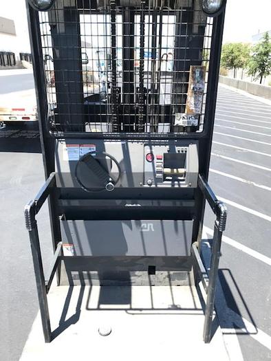 Used 2005 Crown 15SP48TT Furniture Picker