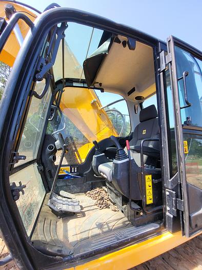 Used 2017  JCB 300LC 