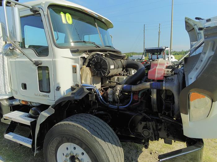 Used 2010 MACK GU 813