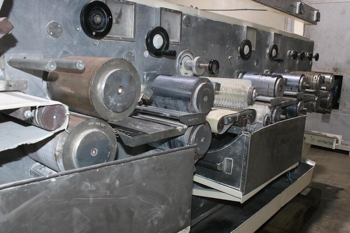 Refurbished TOGUM chewing-gum rolling and scoring line