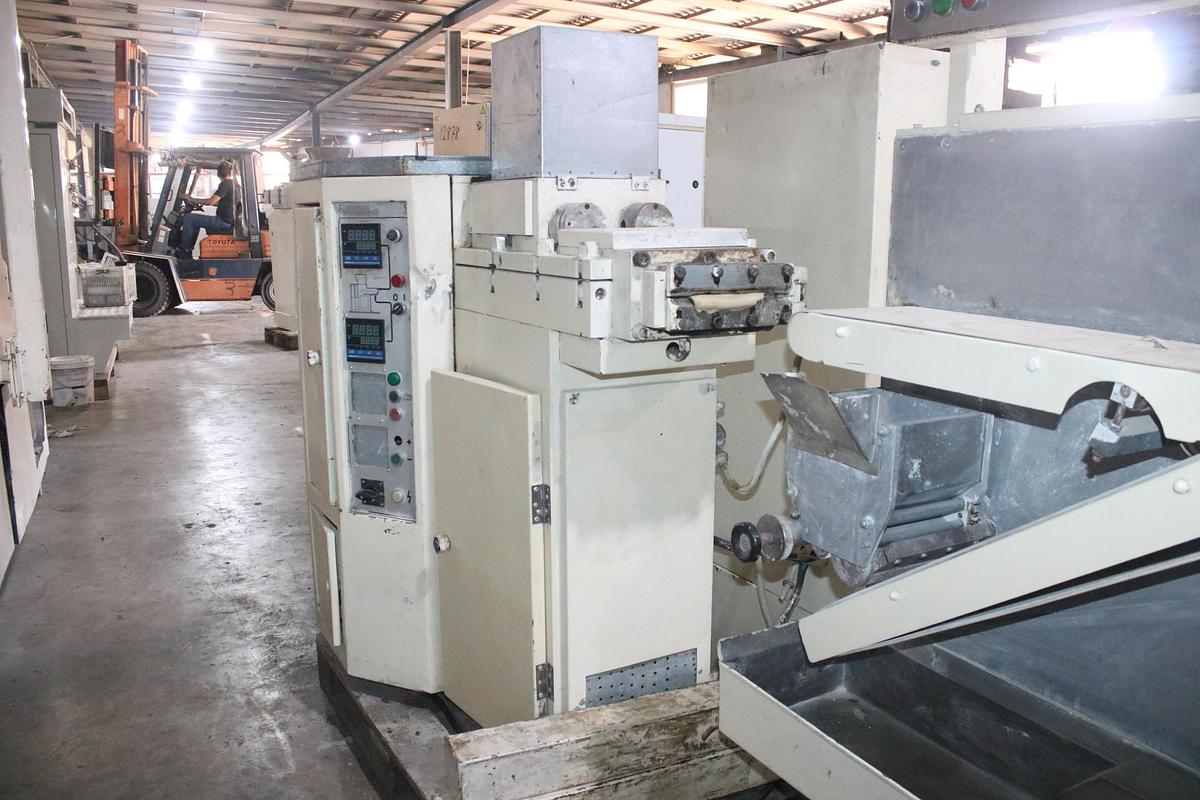 Refurbished TOGUM chewing-gum rolling and scoring line