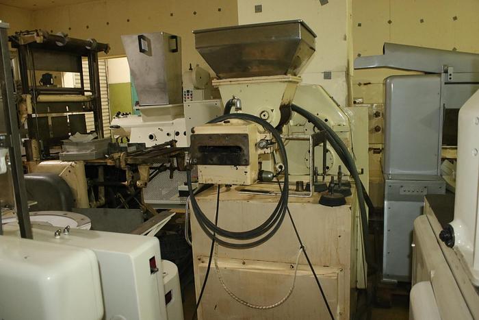 Refurbished Mazzoni extruder single screw