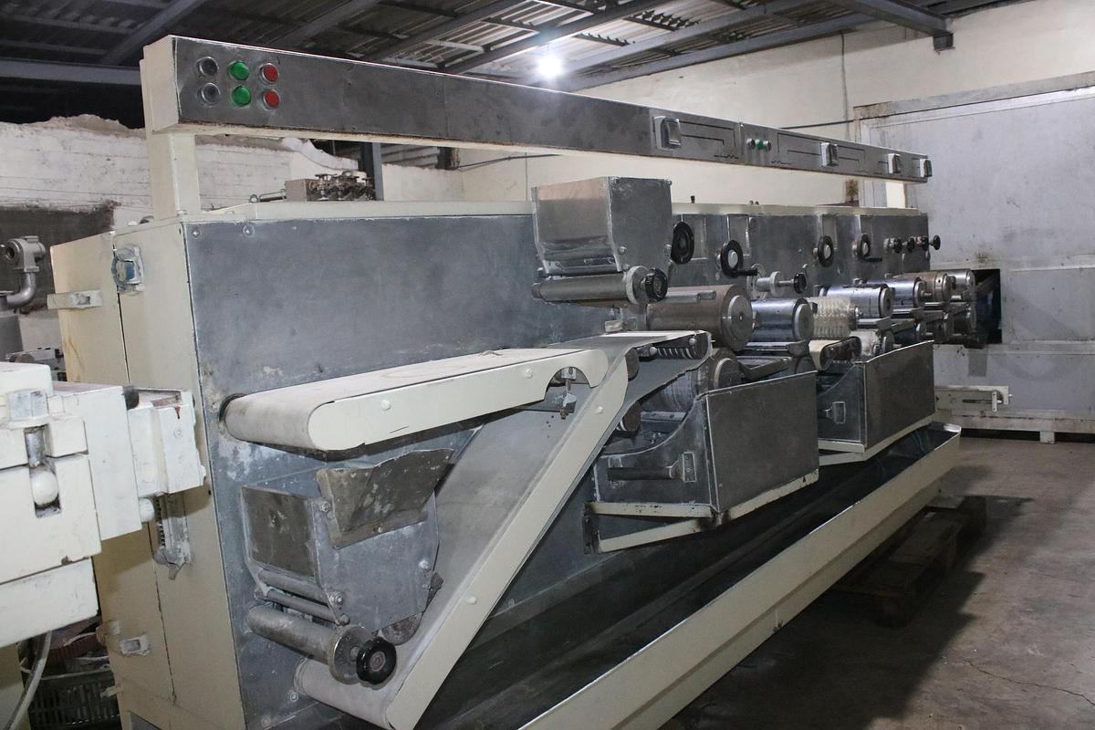 Refurbished TOGUM chewing-gum rolling and scoring line