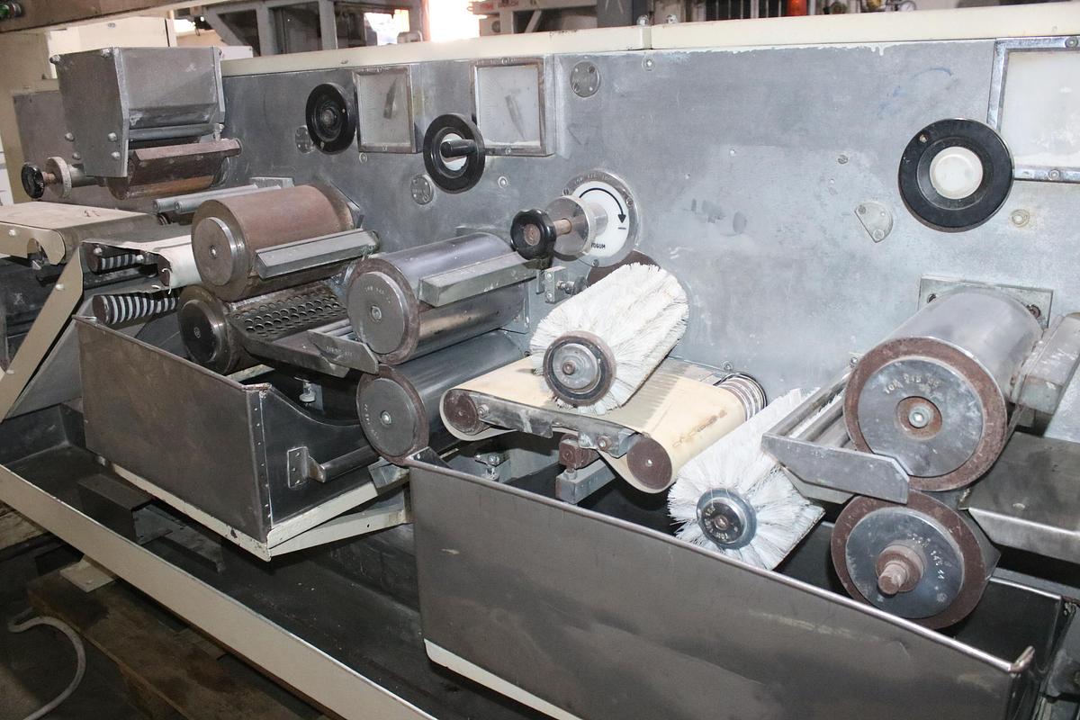 Refurbished TOGUM chewing-gum rolling and scoring line