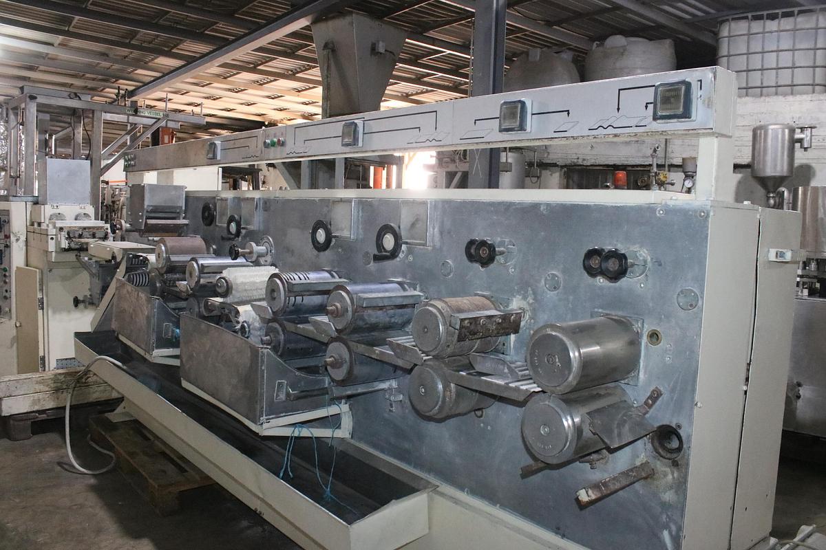 Refurbished TOGUM chewing-gum rolling and scoring line