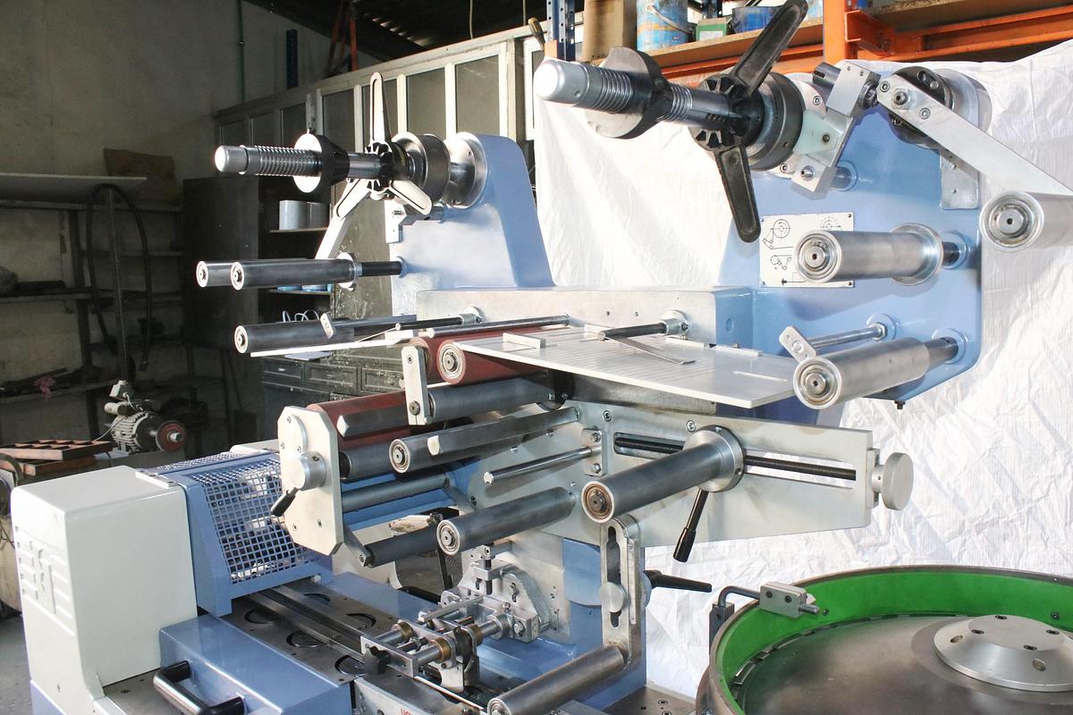 Refurbished Eurosicma EURO 80 C automatic cut-and-wrap Pillow Pack Machine machine