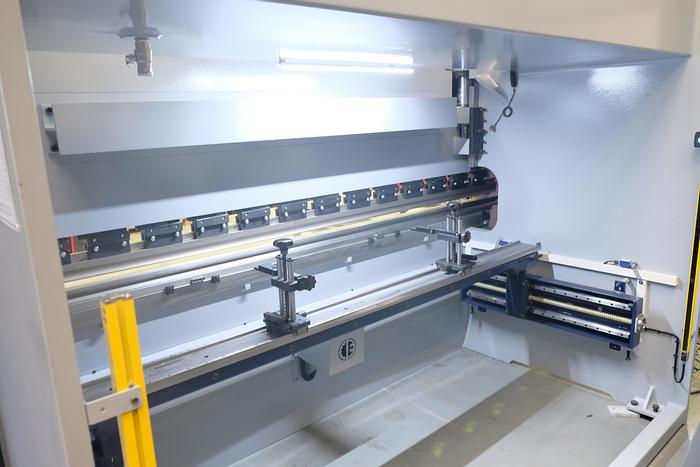 UZMA B Series synchro CNC press brakes b model 3 Axis CNC control